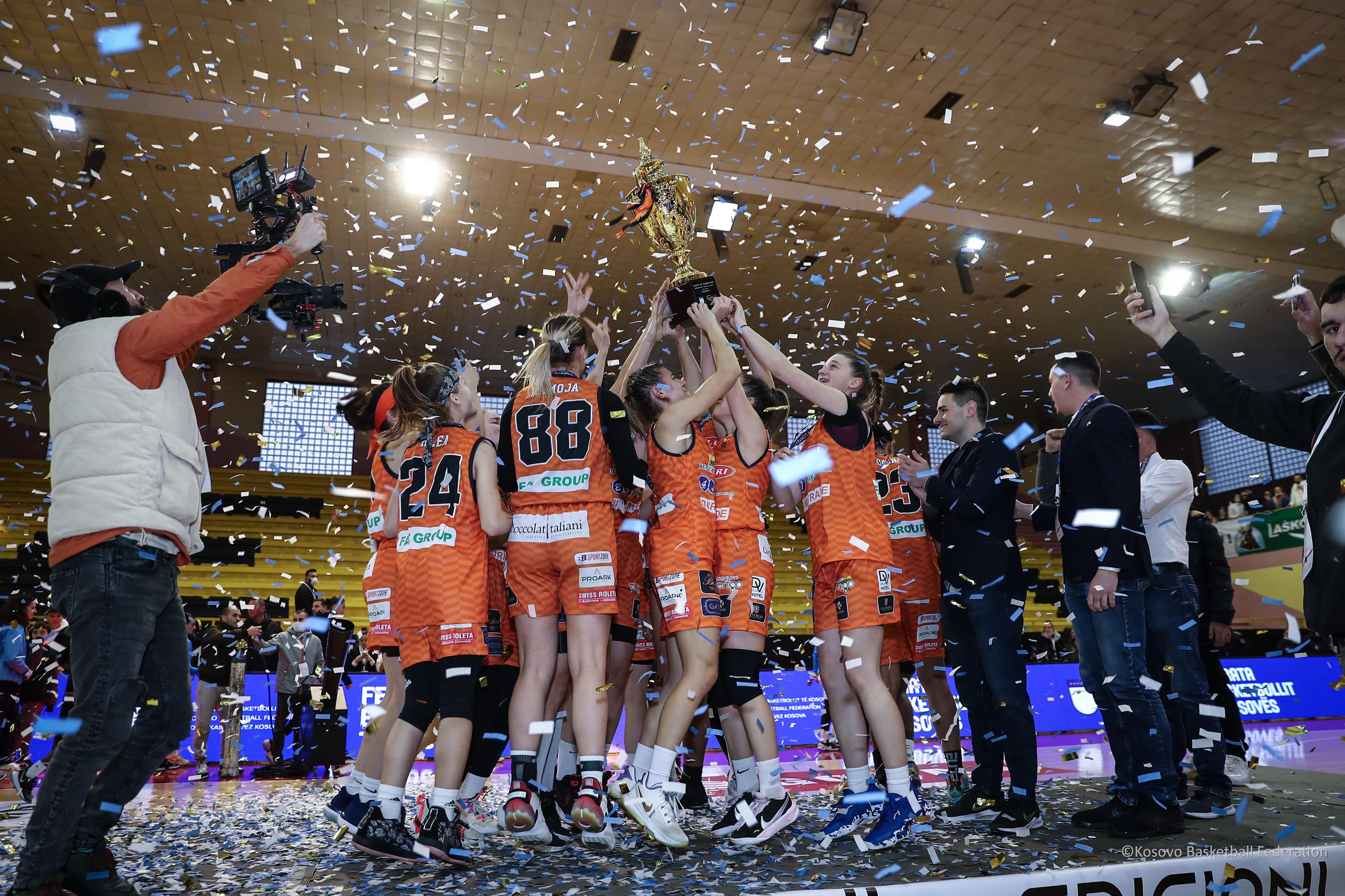 Pamje nga ndeshja Prishtina-Bashkimi